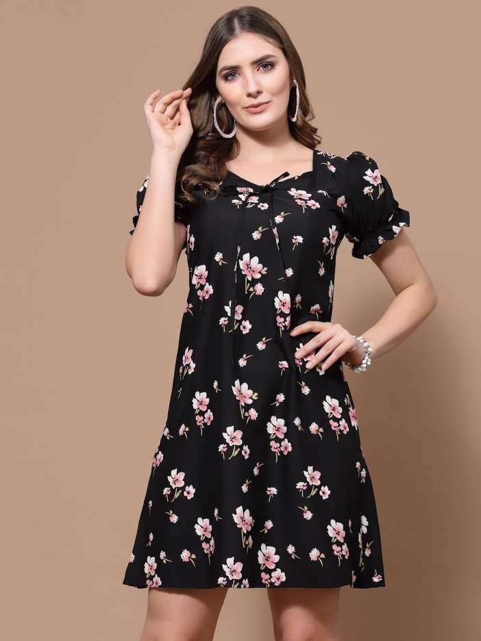 Sleek Crepe A-line Flare Dress - Image 4